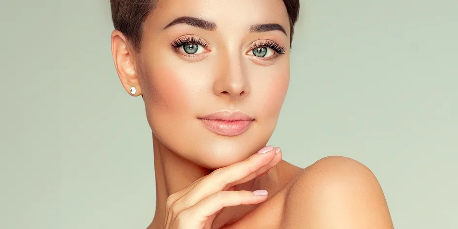 Prodloužení či lifting řas i laminace obočí