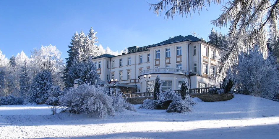 4* hotel v Mariánkách: jídlo, bazén i procedury