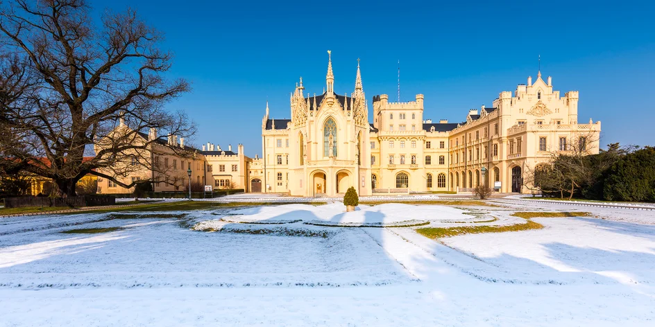Pobyt u zámku Lednice: snídaně či polopenze i víno