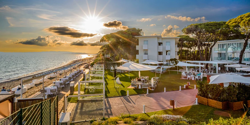 Toskánsko: 5* hotel přímo u pláže, snídaně i polopenze