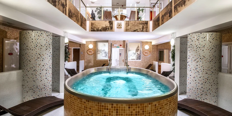 Karlovy Vary: jídlo, neomezený wellness i masáž