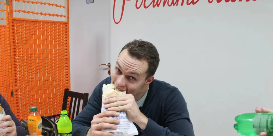 Deaf kebab nám chutí!