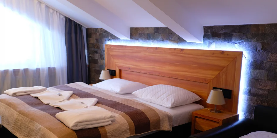 Výbava „baby friendly“ izby: Keď sa cítime na pobyte ako doma