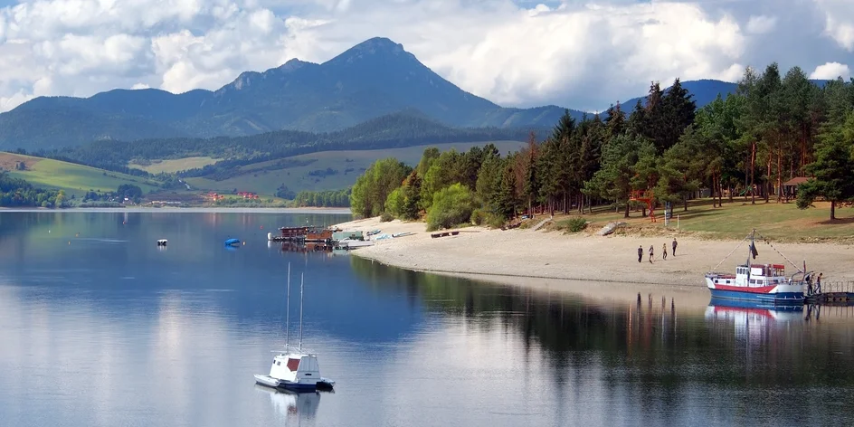 Super kúpanie aj výlety? Pri týchto 3 vodných nádržiach na Slovensku zažijete oboje.
