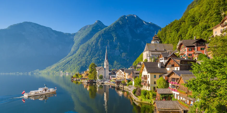 Najpôvabnejšou dedinkou Rakúska je Hallstatt. Romantické zákutia a vyhliadku Skywalk si môžete užiť aj na otočku z Bratislavy!