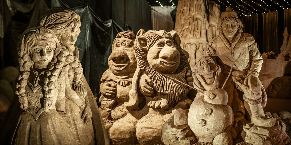 Kráľovstvo Hrabovo láka na rozprávkové pieskové sochy i havajskú pláž