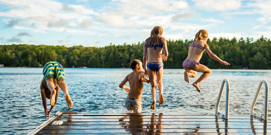Rozčuľujú vás davy ľudí na kúpaliskách? Spoznajte jazerá na kúpanie s najkvalitnejšou vodou