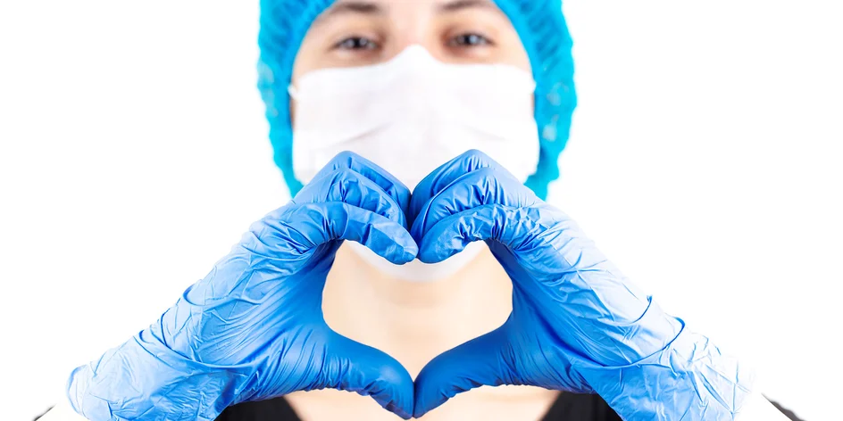 Buďme k sebe dobrí: Ako pomôcť svojmu okoliu pri nedostatku rúšok?