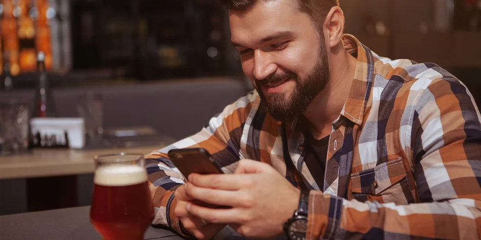 Bary sú zavreté a doma je nuda? Spravte si spoločenský zážitok u seba v obývačke!