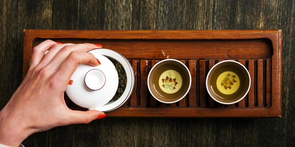 "Baví ma piť to, čo príde aktuálne čerstvé z plantáže." O čajoch a nečajoch s majiteľom Literárnej čajovne, Mariánom Mazagom