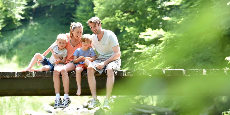 Benzín je drahý, vymeňte auto za pešibus. Aj takto sa dá dovolenkovať!
