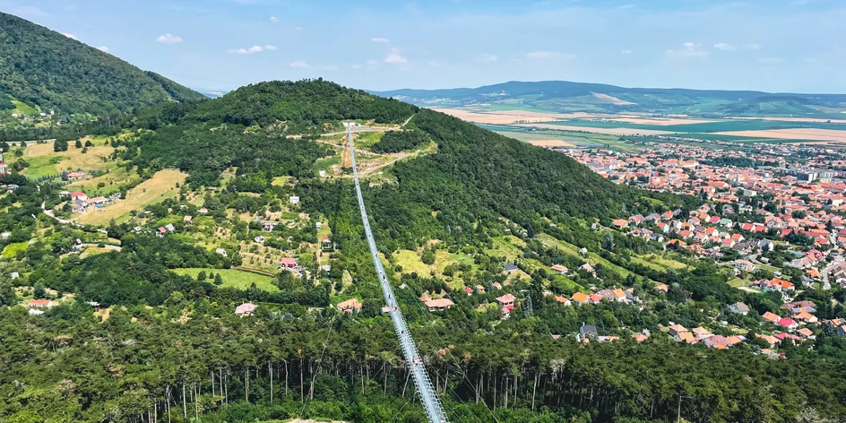 Prešli sme sa po druhom najdlhšom lanovom moste na svete: Stojí novinka v Sátoraljaújhely za návštevu?