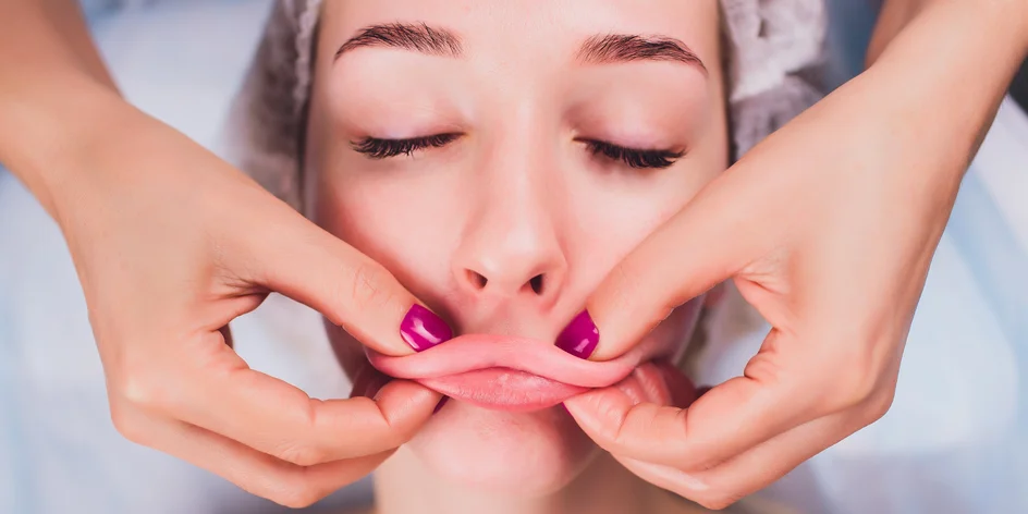 Bukálna masáž: zbavte sa vrások bez ihiel, zákrokov a bolesti, nedajú na ňu dopustiť ani celebrity