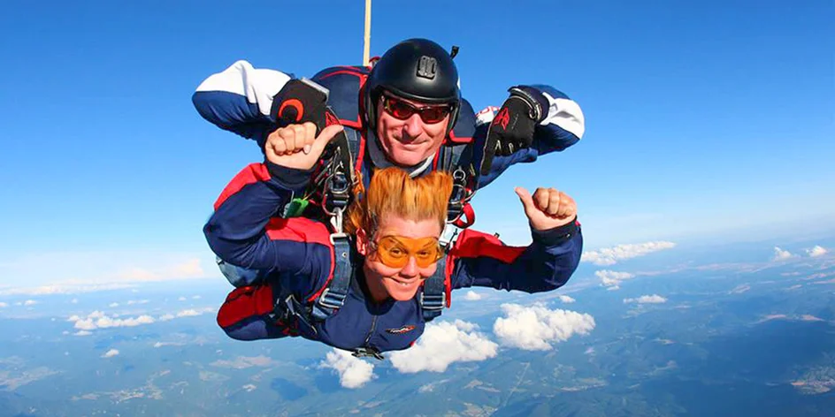Tandemový zoskok z výšky až 4000 metrov!