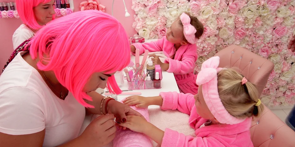 Pre malé parádnice: top nechtíky, balík pre slečnu aj balíky pre mamu a dcéru