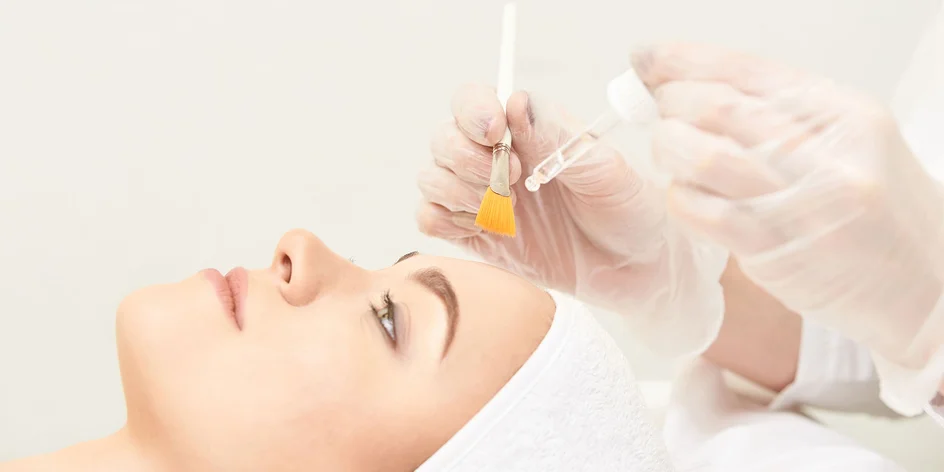 Kozmetické ošetrenia alebo laminácia obočia v Ariini