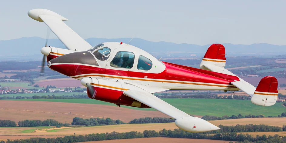 Zážitkový let na dvojmotorovom lietadle až pre 4 osoby s možnosťou pilotovania