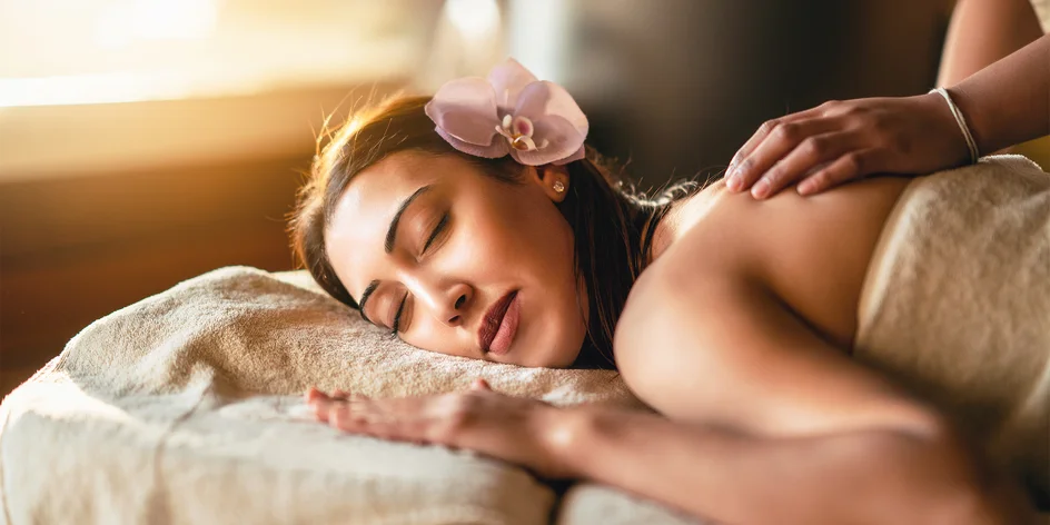 Thajská masáž chodidiel či chrbta, tradičná i s horúcim olejom