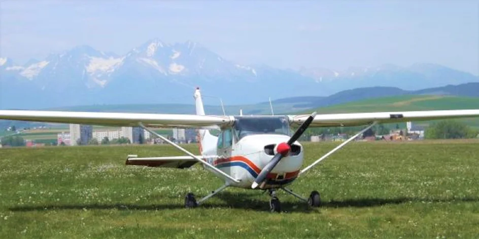 Zážitkový let lietadlom CESSNA C172 pre 1 až 3 osoby s možnosťou pilotovania