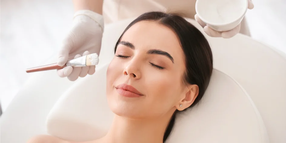 Kozmetické ošetrenia pleti: hĺbkové čistenie alebo Glow