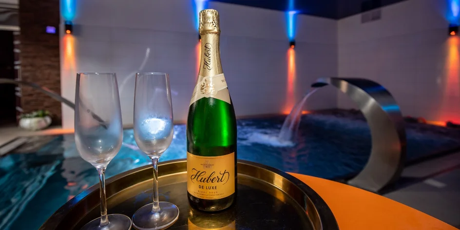 Vstupy alebo privátny wellness s fľašou sektu