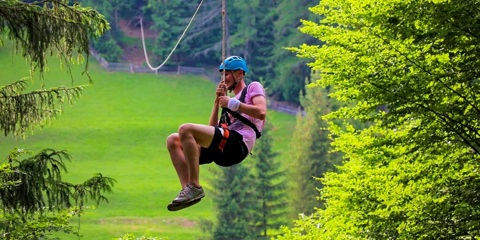 Perfektná jazda na kladke ZipLine v Čutkovskej doline pri Ružomberku