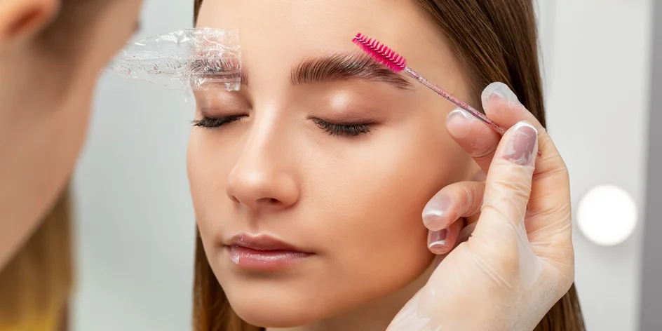 Kozmetické ošetrenia, lash lifting či laminácia obočia