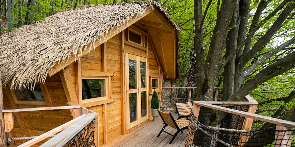 Útulný domček na strome obklopený Národným parkom Muránska planina