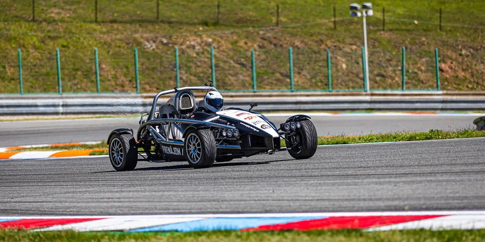 Adrenalínová jazda na ARIEL ATOM 3.5 ako spolujazdec na letisku Nitra - Janíkovce