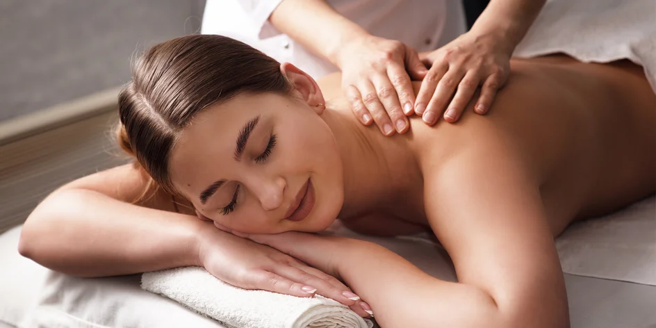 Klasická, relaxačná alebo medová masáž, bankovanie či masáž soľnými kameňmi