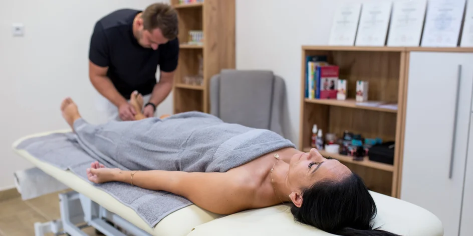 Klasická masáž vybranej časti tela aj s bankovaním alebo chiropraxia