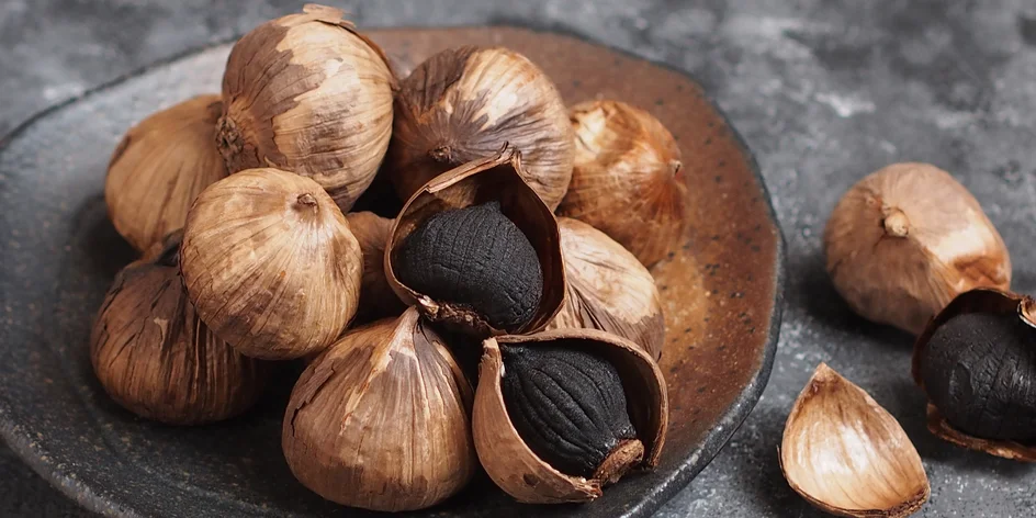 Pochúťky z čierneho cesnaku aj darčekové balenie