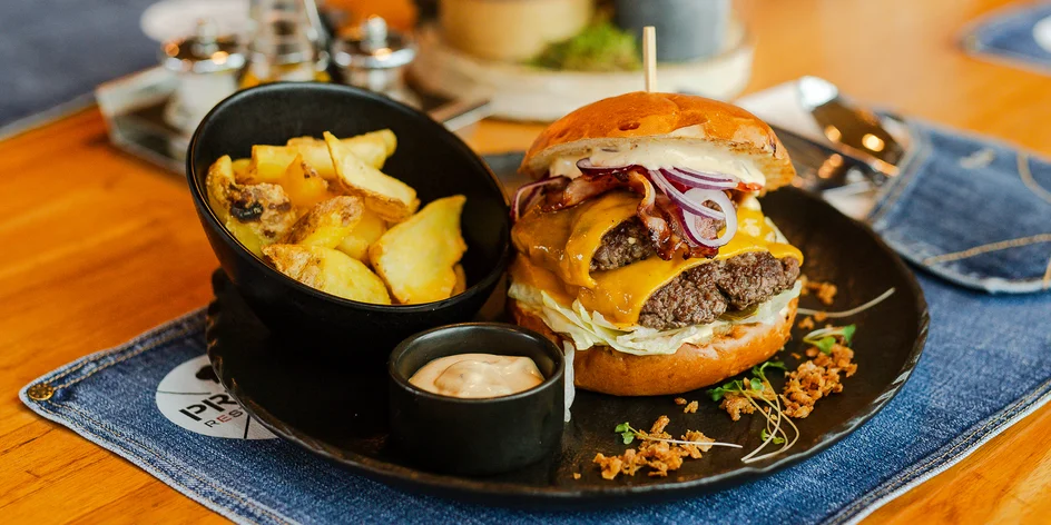 Smash burger s hranolčekmi