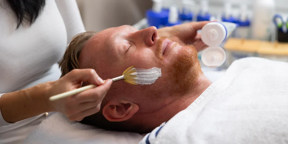 Hĺbkové čistenie pleti aj s masážou tváre pre pánov