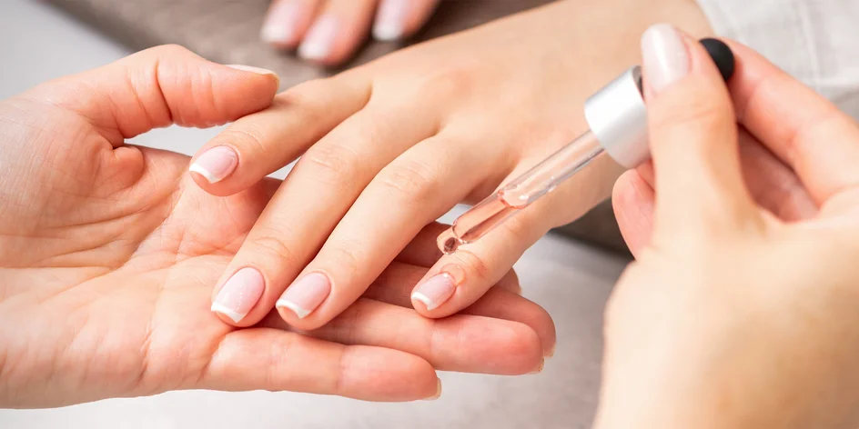 Manikúra: Klasická, japonská s gél lakom či s parafínovým zábalom