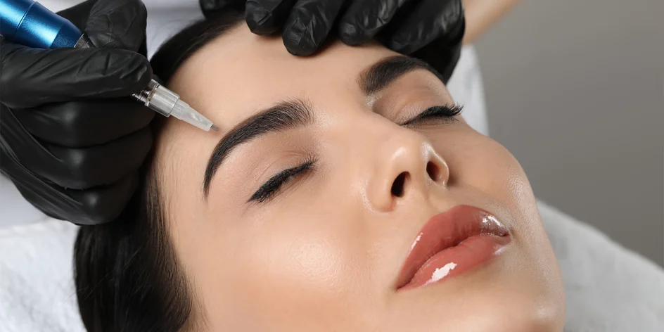 Púdrové obočie alebo permanentný make up pier