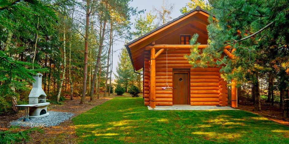 Srub v lese: krb, horká sprcha i venkovní gril