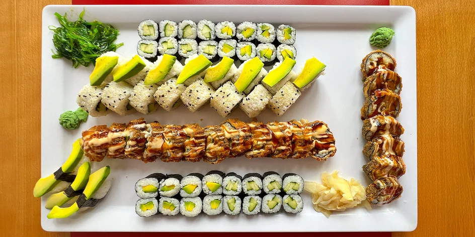40 nebo 70 ks vege sushi včetně salátu wakame