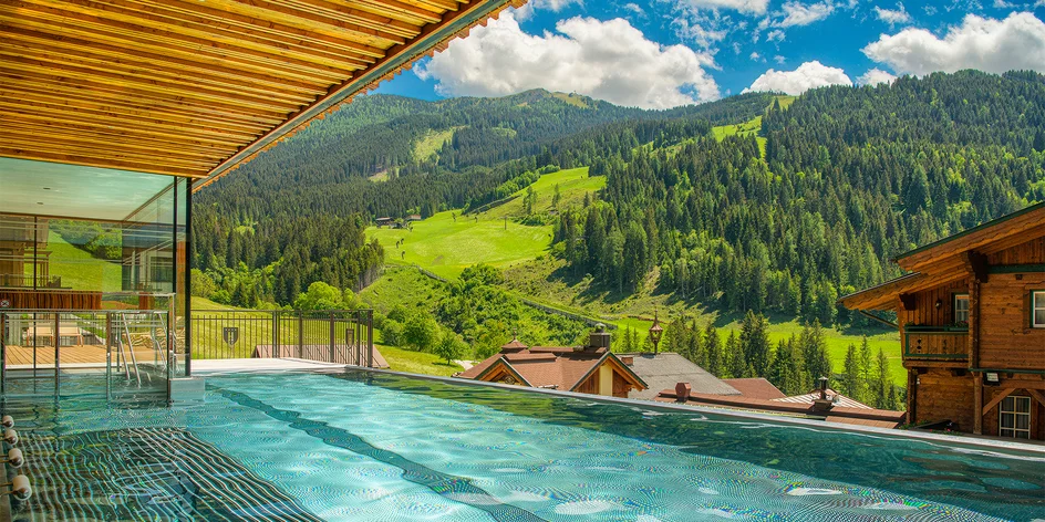 Střešní bazény, špičkový wellness: Objevte 10 hotelů s fantastickým výhledem