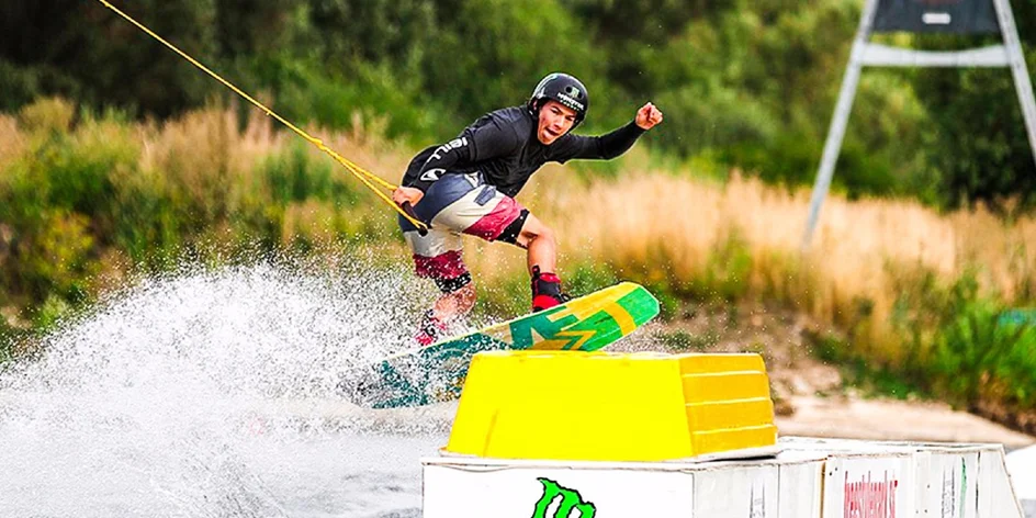 Adrenalínový WAKEBOARDING aj s vybavením na Liptove!
