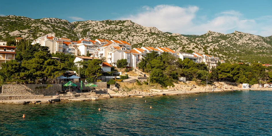 Chorvatsko: oblíbený hotel u pláže, bazén, až 2 děti zdarma