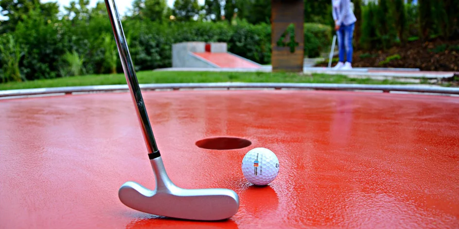 Dvojitá zábava: minigolf a vstup na Žižkovskou věž