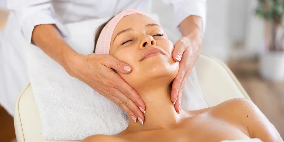 Obličejové masáže pro ženy: lifting i gua sha