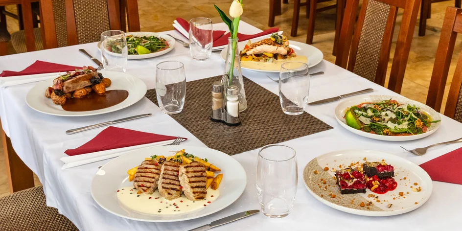Tříchodové menu s kachnou, medailonky či lososem
