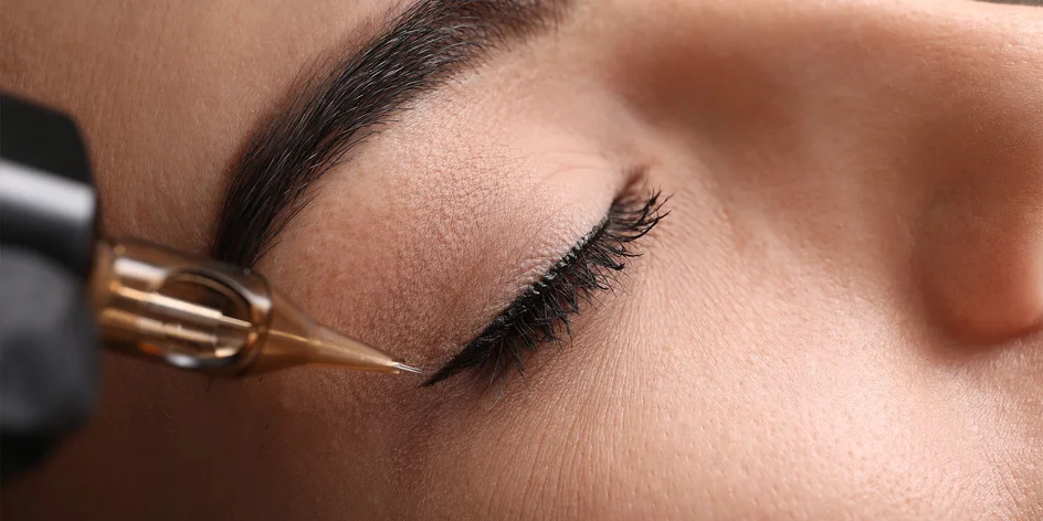 Permanentní make-up: obočí, linky i akvarelové rty