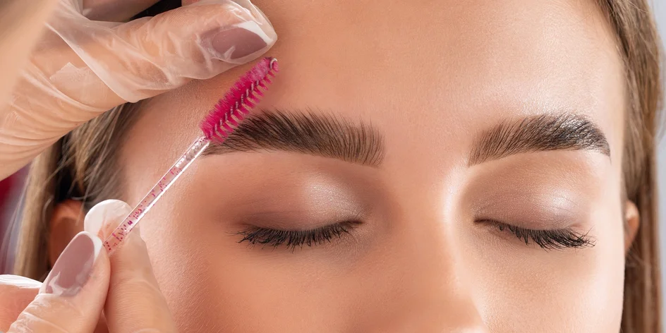 Laminace obočí a lash lifting včetně barvení