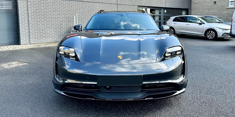 Jízda v elektrickém Porsche Taycan Cross Turismo 4s