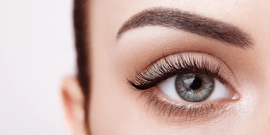 Úprava a barvení obočí, lash lifting i prodloužení řas
