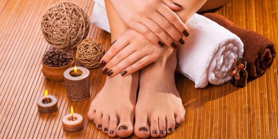 Kompletní péče: mokrá aroma pedikúra a manikúra