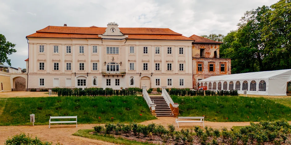 Pobyt na zámku Bystřice nad Úhlavou: až pro 8 osob